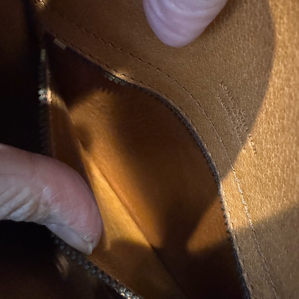 Authentic Louis Vuitton Saint Cloud Crossbody Bag - Picture 16 of 16